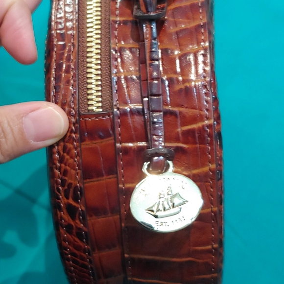 Host Pick BRAHMIN AMELIA CROC EMBOSSED CROSSBODY - Picture 17 of 17